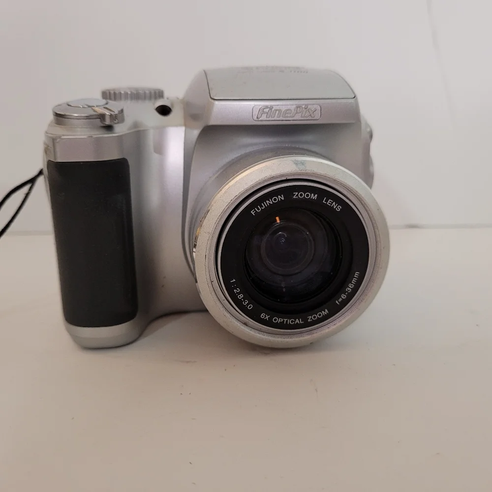 FujiFilm S3100 Digital Camera